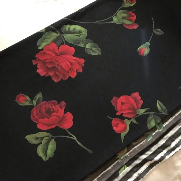 Beautiful Floral Black & Red Fabric - Picture 1 of 9